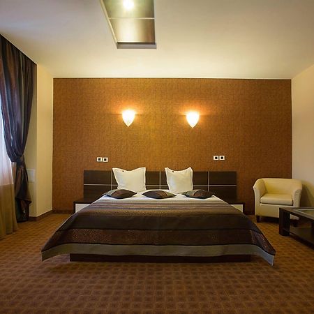 Inter Business Bucharest Hotel ภายนอก รูปภาพ