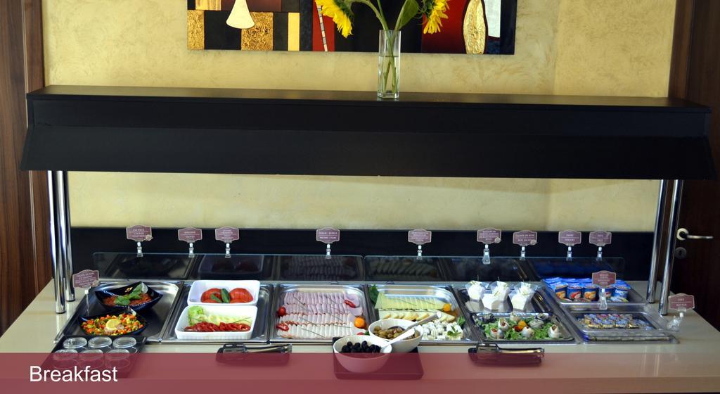 Inter Business Bucharest Hotel ภายนอก รูปภาพ