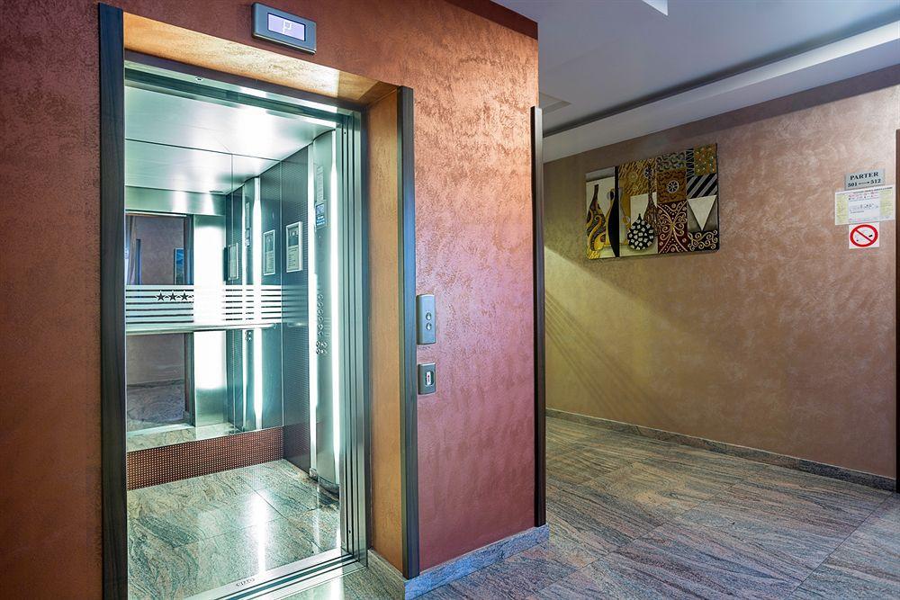 Inter Business Bucharest Hotel ภายนอก รูปภาพ