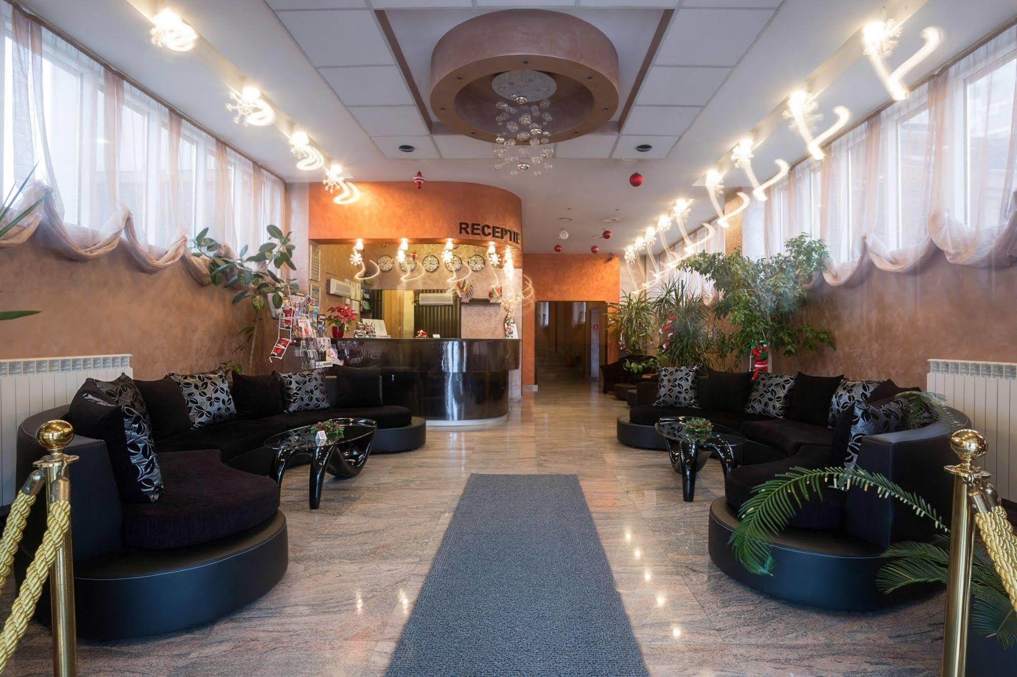 Inter Business Bucharest Hotel ภายนอก รูปภาพ