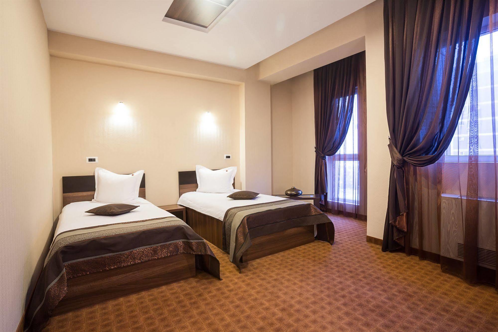Inter Business Bucharest Hotel ภายนอก รูปภาพ