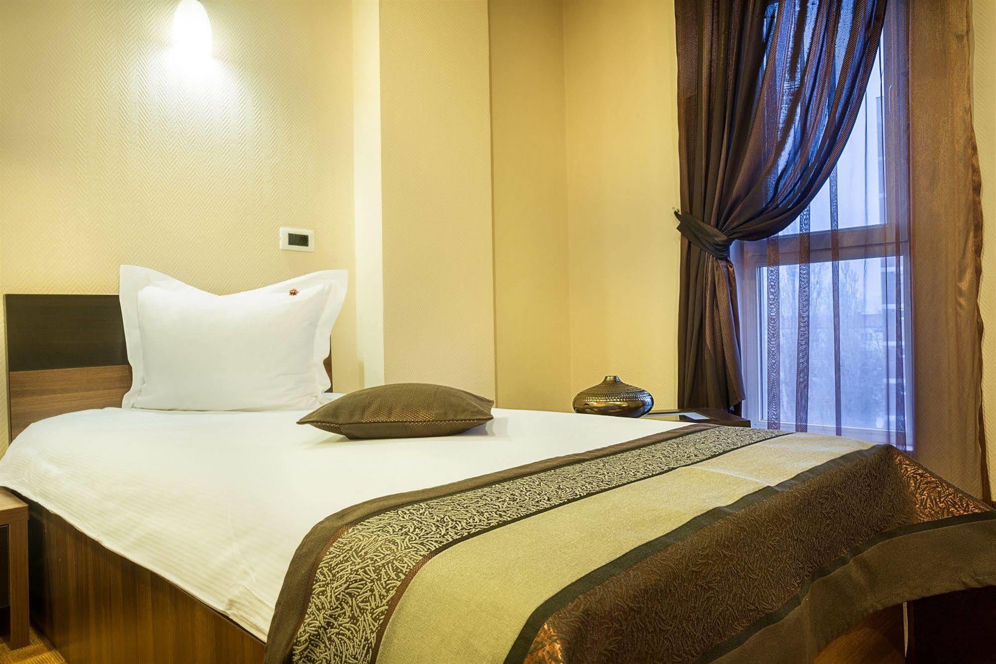 Inter Business Bucharest Hotel ภายนอก รูปภาพ