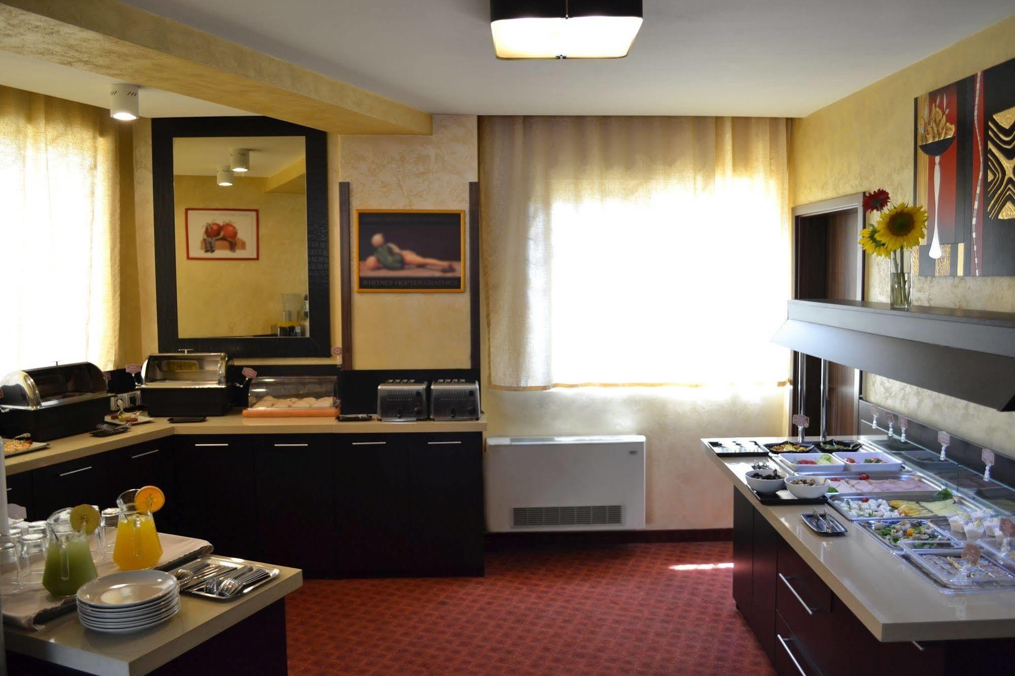 Inter Business Bucharest Hotel ภายนอก รูปภาพ